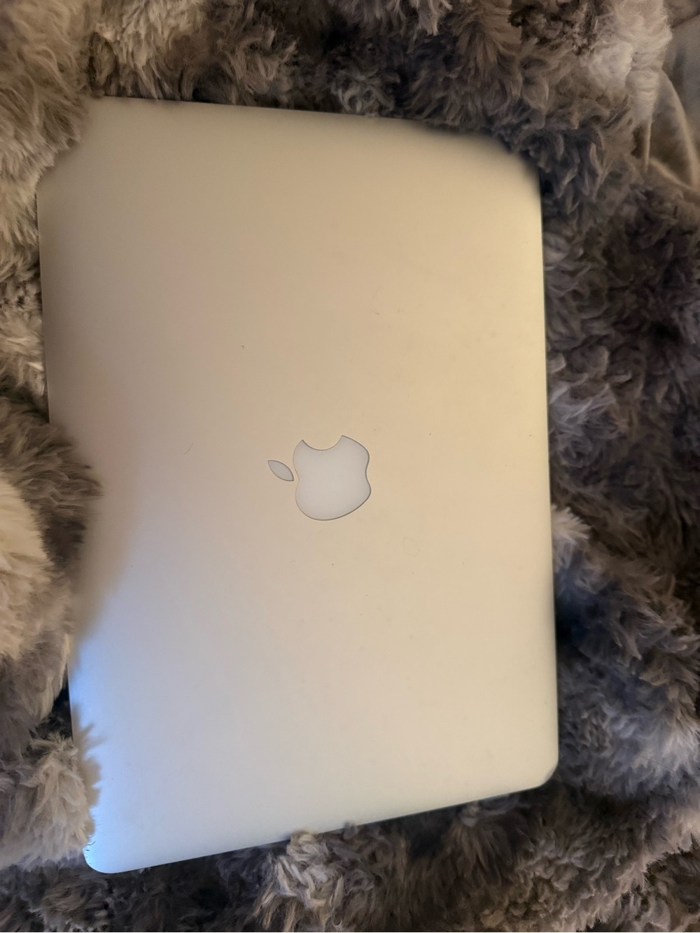 Apple MacBook Air 13” Early 2015 Laptop w/ Charger – Works Well
